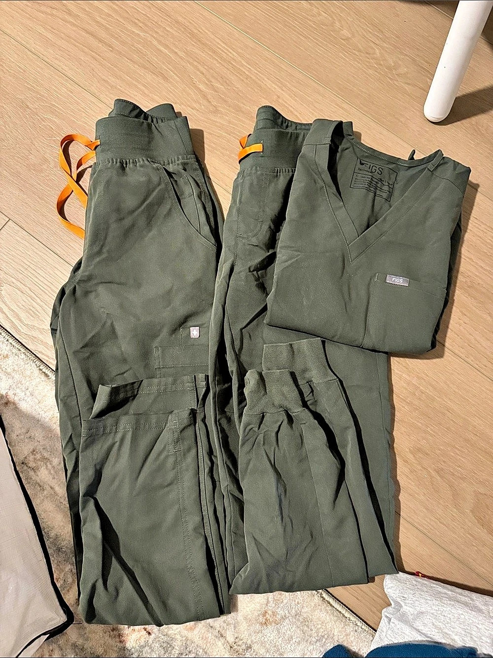 FIGS Scrub Top and  Scrub Pants Set Olive